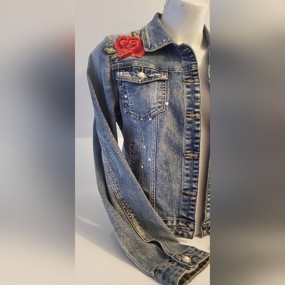 Jean Jacket With Embroided Rose Patches & Pearls - Picture 3 of 10
